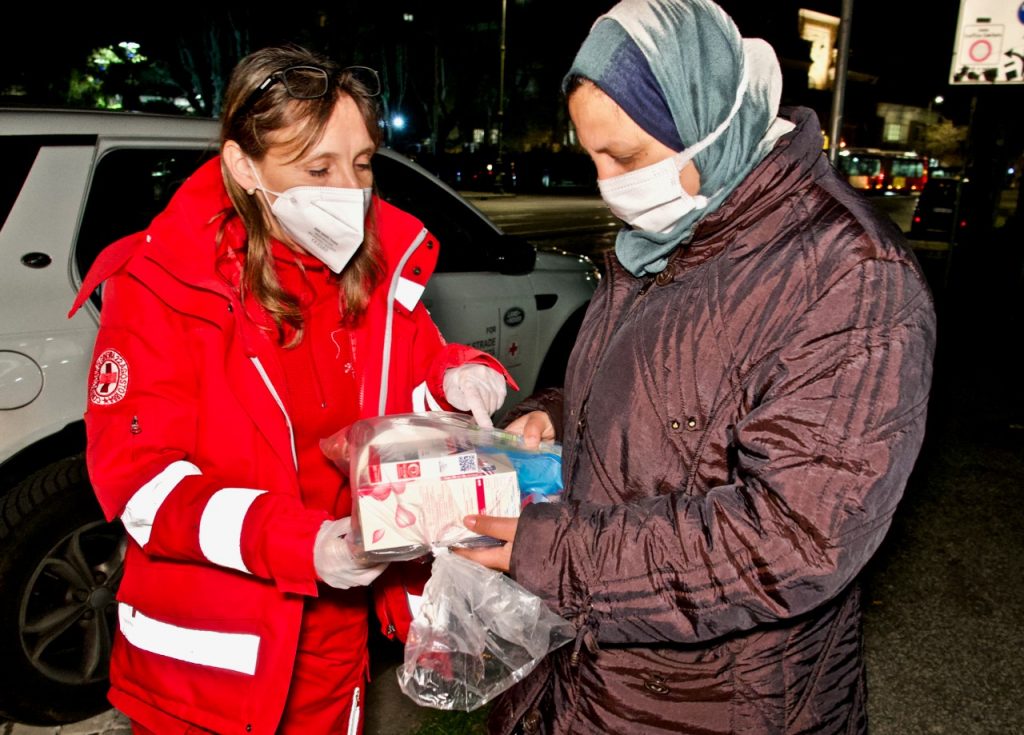 Croce Rossa Italiana e Essity distribuiscono prodotti di igiene alle donne fragili