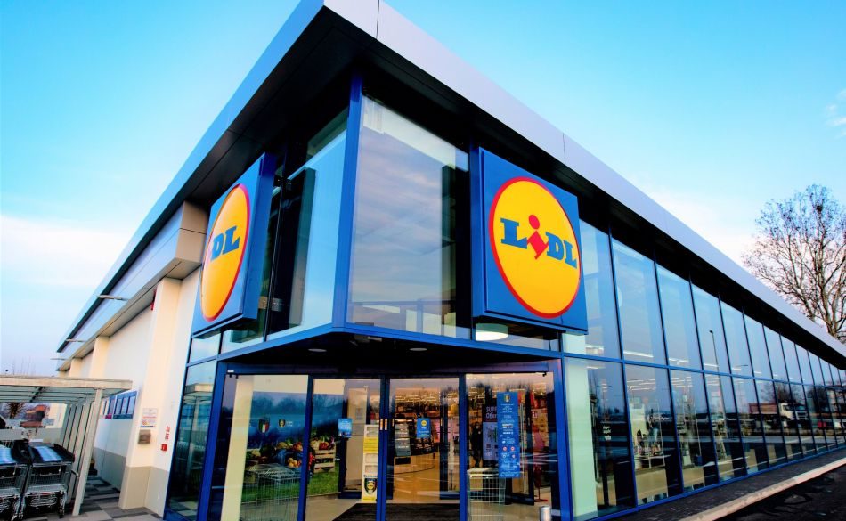 Un edificio Lidl, che ha ampliato la gamma di prodotti clima neutrali