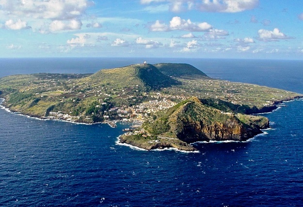 Ustica, una delle isole minori analizzate nel report di Legambiente e CNR-IIA  'Isole Sostenibili'
