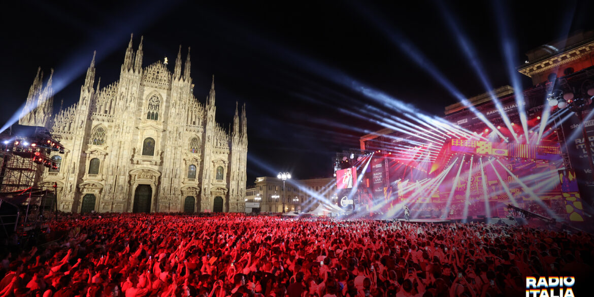 Piazza del Duomo, sera immagine Radio Italia Live Il Concerto